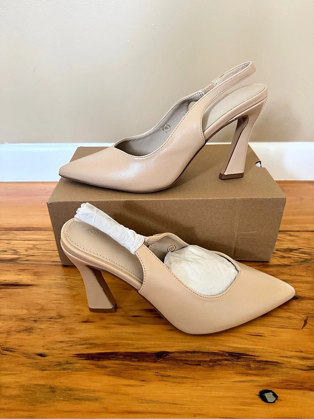 Pointed Toe Slingback Heels in Beige US 8 brand new with box